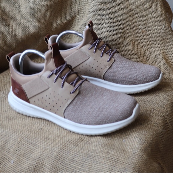 skechers classic fit memory foam air cooled